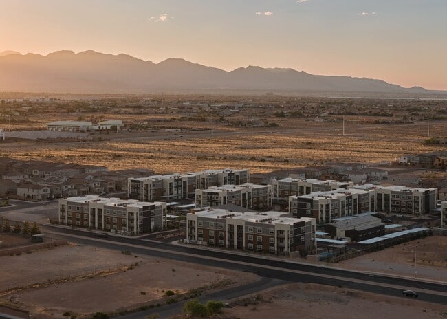 Building Photo - Miraluna