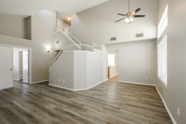 Building Photo - 1737 Villa Vista Way