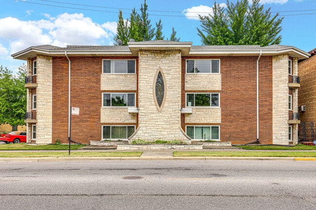 Building Photo - 7105 W Foster Pl