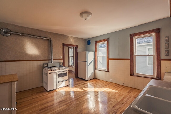 Foto del edificio - 65 Van Derveer St