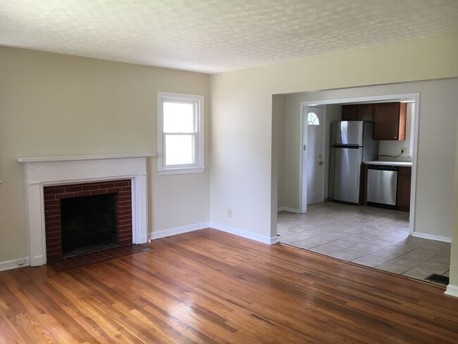 Foto del edificio - **4-BEDROOM HOUSE W/ GARAGE IN NORTH COLUM...