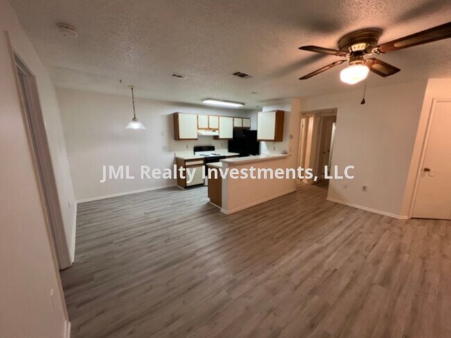 Foto del edificio - 2 bedroom 2 bath second story condo for re...