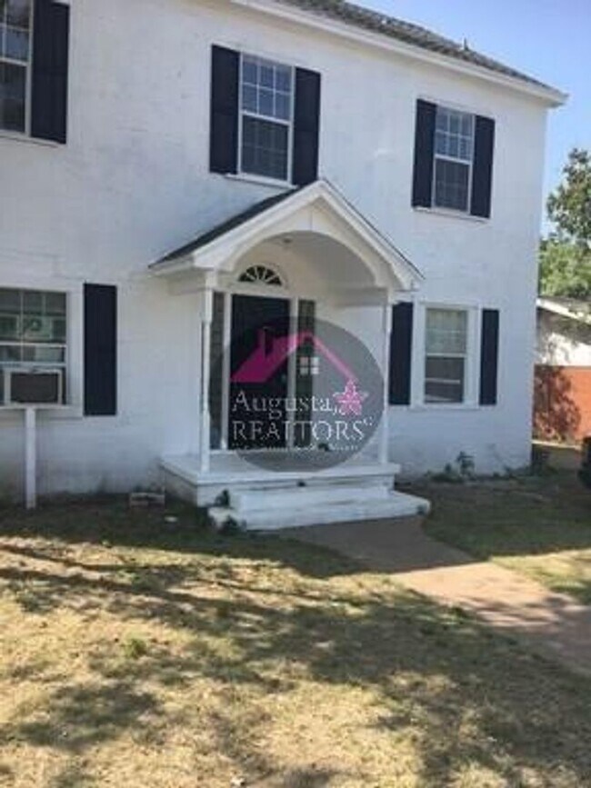 Foto del edificio - All Bills Paid One Bedroom Near ACU!