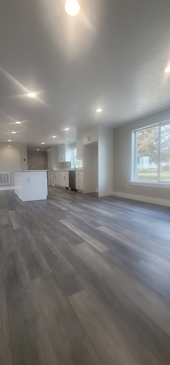 Building Photo - 490 Merino Dr