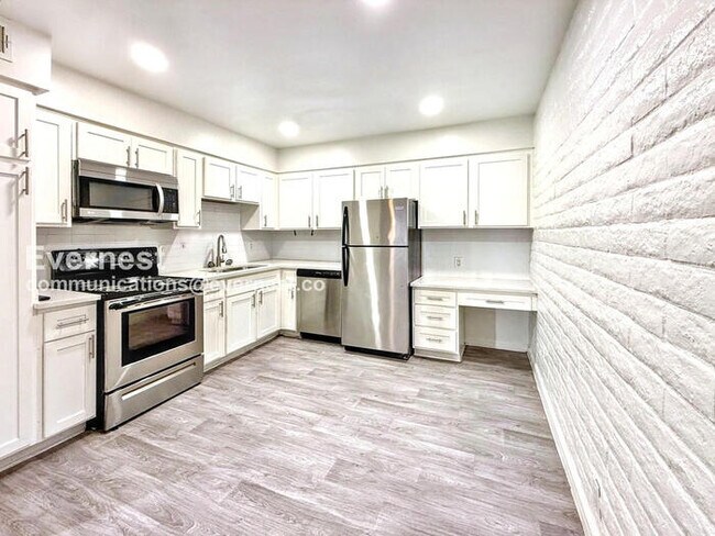 Foto del edificio - 534 E Huntington Dr