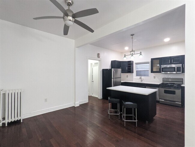 Building Photo - 311 3rd St