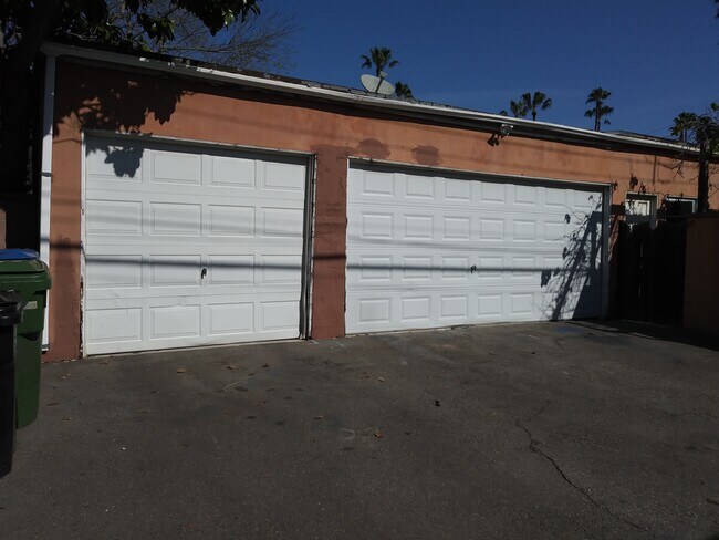 Foto del edificio - 12138 Mitchell Ave