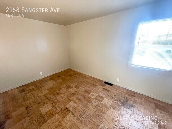 Foto del edificio - 2958 Sangster Ave