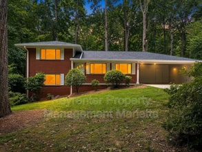 Building Photo - 3720 Lake Dr SE