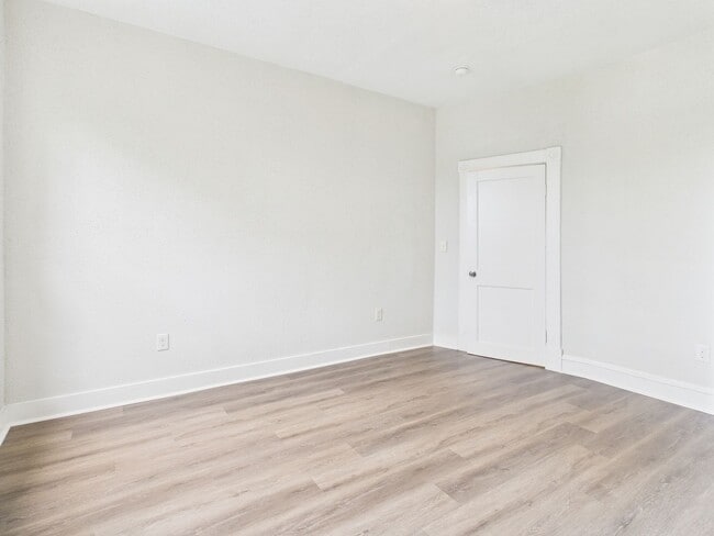 Building Photo - 3314 3rd Ave