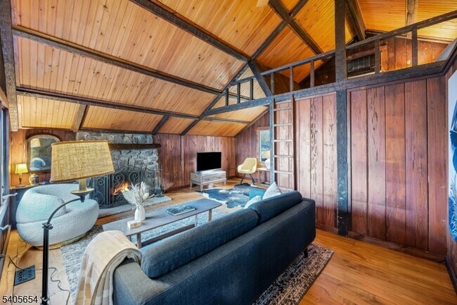 Foto del edificio - 7 Hillside Rd