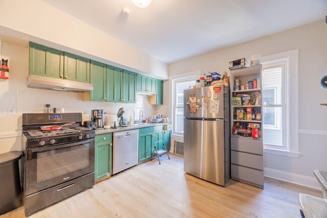 Photo - NICE ALLSTON 4.5 BED/2 BATH ON BRAINERD RD W/ HT&HW INCLUDED House