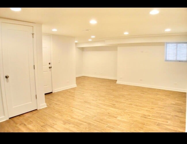 Building Photo - 2652 N Harding Ave