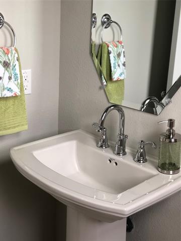 Foto del edificio - 6110 Rainbow Valley Pl