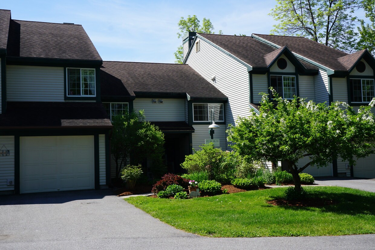 Primary Photo - 15 Lake Forest Dr