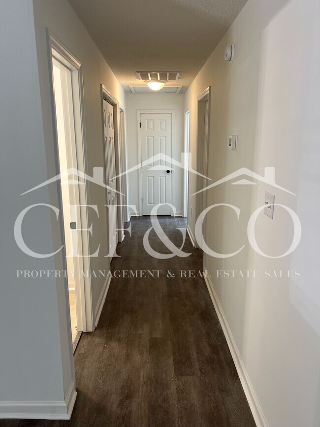 Building Photo - 427 Hawes Dr