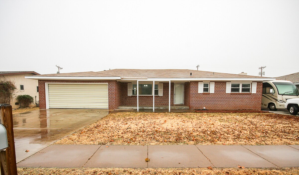 Front of House - 317 Murray Dr