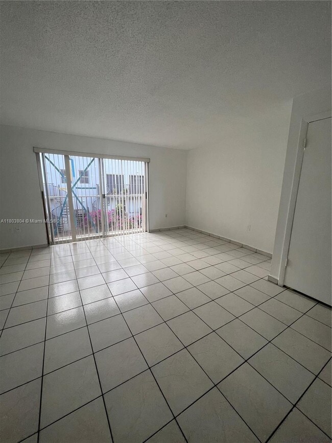 Foto del edificio - 8170 NW 10th St