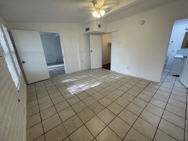 Foto del edificio - 1322 W Saint Marys Rd