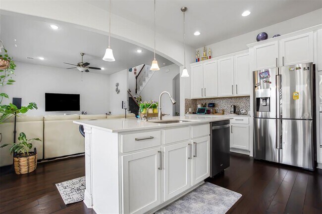Building Photo - 4651 Katherine Dr