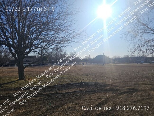 Foto del edificio - 11723 177th St N