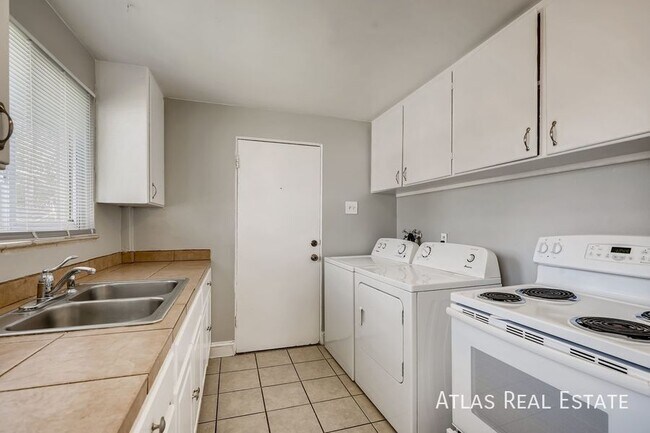 Foto del edificio - 1395 Lansing St