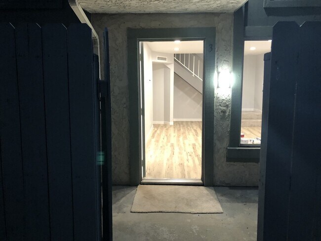 Building Photo - 842 Sierra Madre Ave