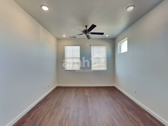 Foto del edificio - 23646 E 2nd Pl