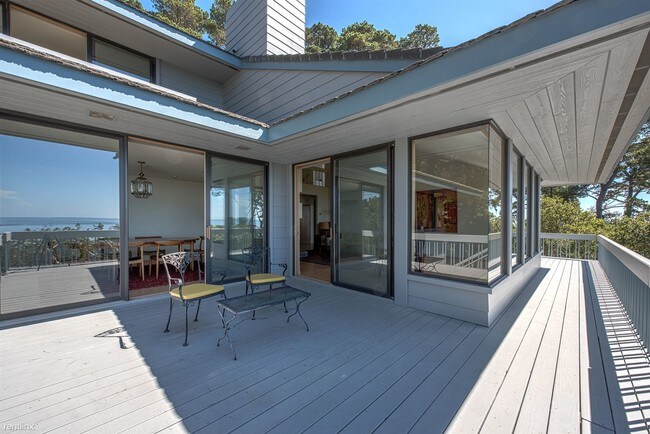 Building Photo - 5 br, 4 bath House - 3756 Inner Cove Views...
