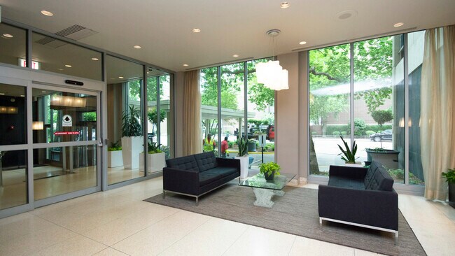 Foto del edificio - 1255 N Sandburg Terrace