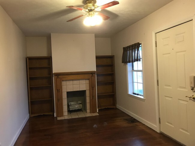 Building Photo - 104 7th St