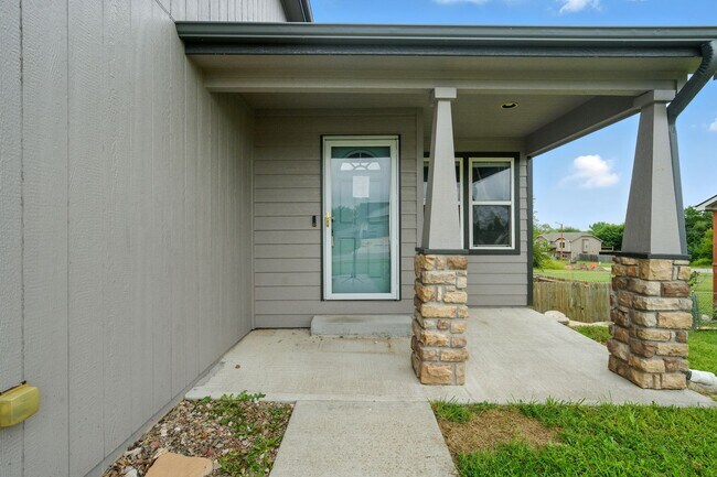 Building Photo - Beautiful Single Family Home, Sutter Woods...
