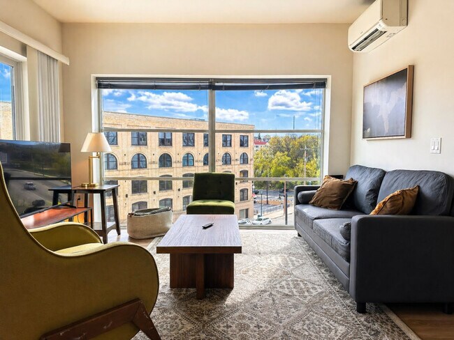 Foto del edificio - 1640 N Water St