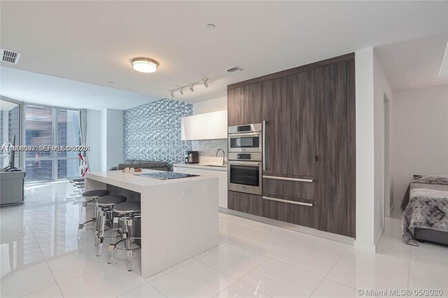 Foto del edificio - 851 NE 1st Ave