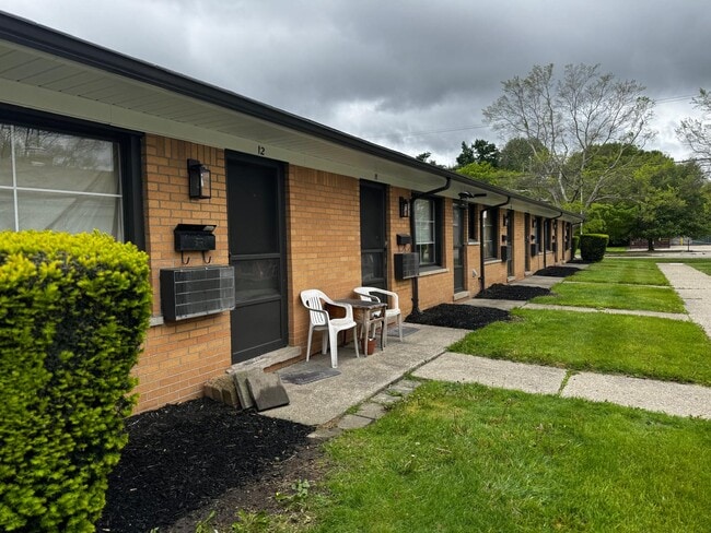 Building Photo - ONE11 RESIDENCES - MT CLEMENS - APARTMENTS