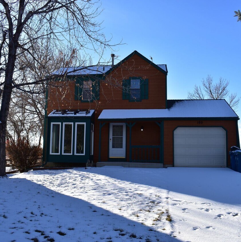 Primary Photo - 3 br, 2 bath House - 180 W. Sycamore Ln.