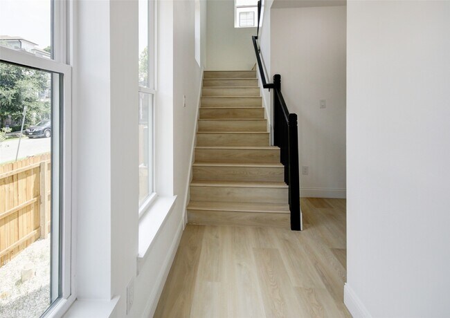 Foto del edificio - 1214 W 24th St