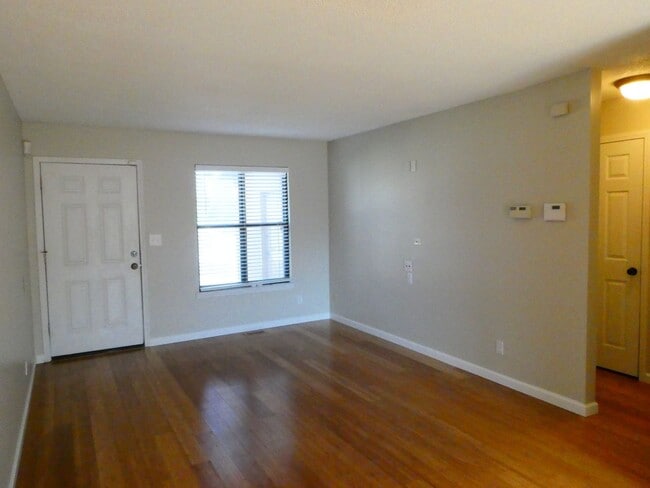 Building Photo - 3 Bedroom 2.5 Bath- Off Broadway Condominiums