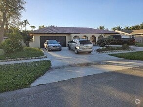 Building Photo - 251 SW 15th Dr