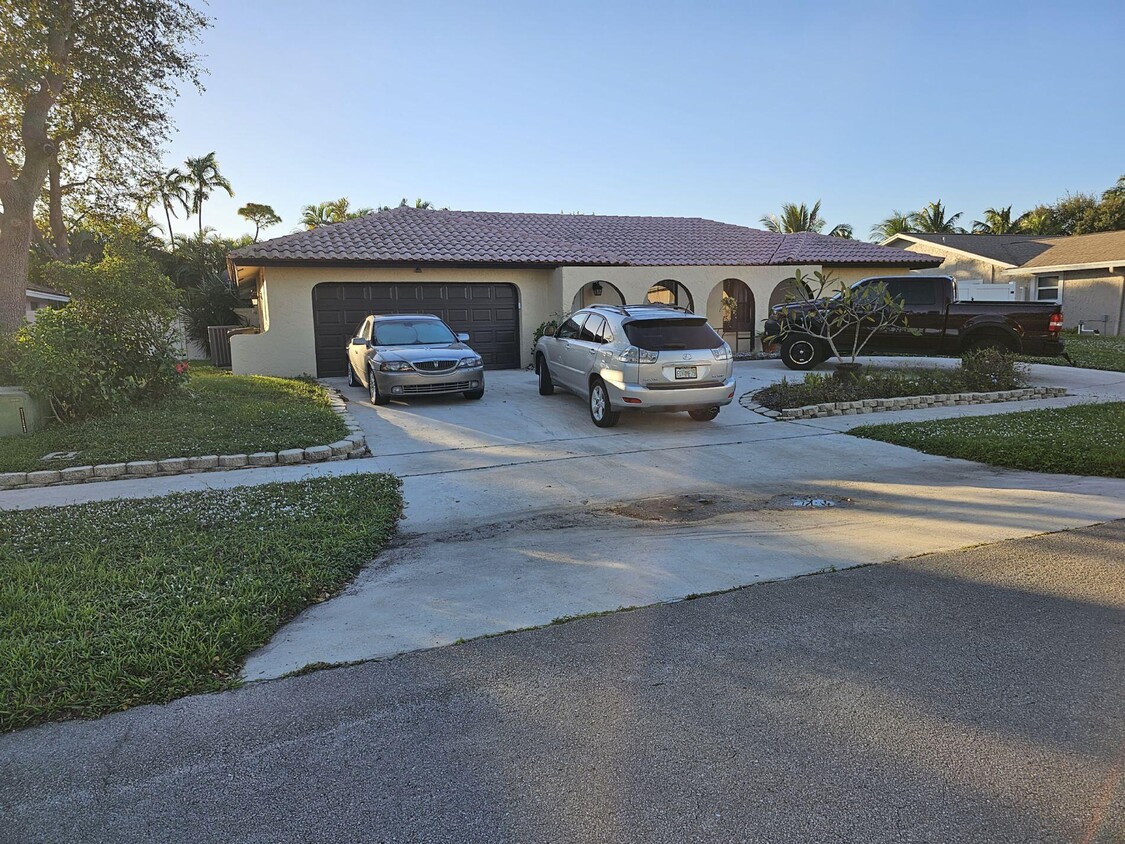 Primary Photo - 251 SW 15th Dr