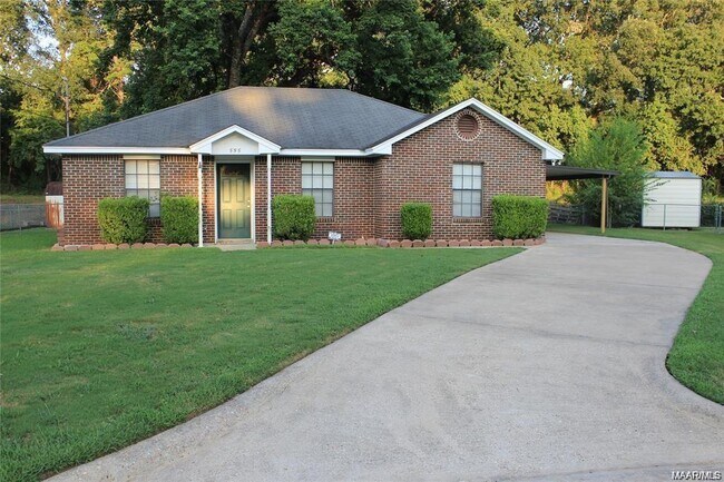 Building Photo - 555 Forest Park Dr