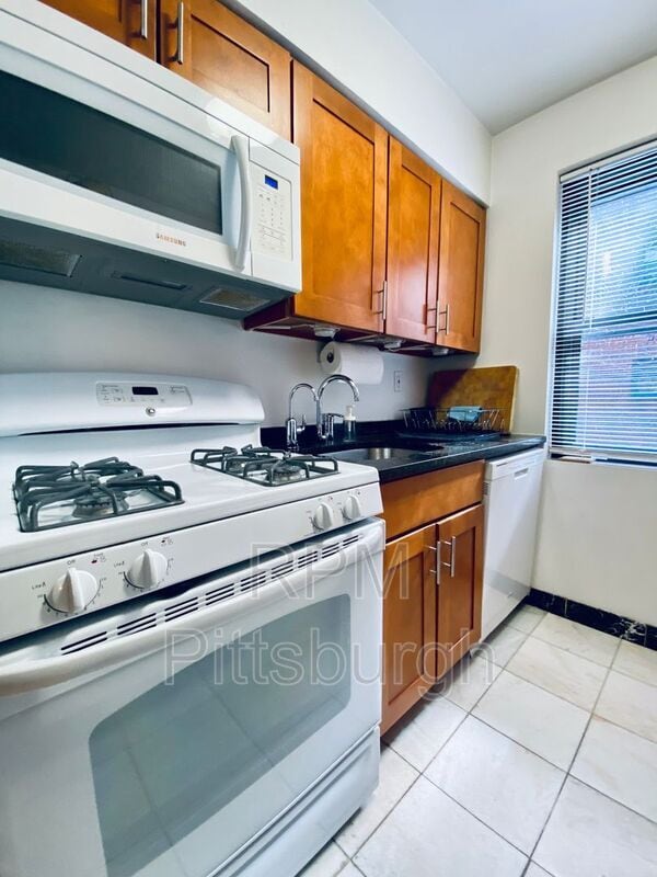 Foto del edificio - 765 College St