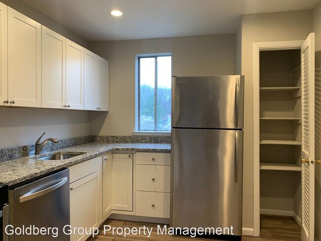 Building Photo - 2 br, 1 bath House - 5572 Burnside Drive #4
