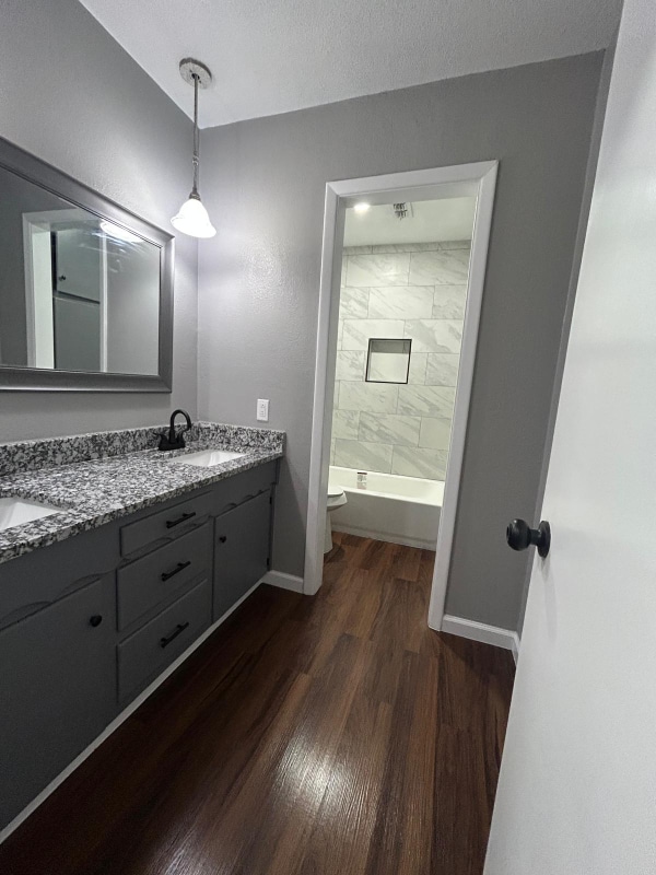 Foto del edificio - 704 W Pleasantview Dr