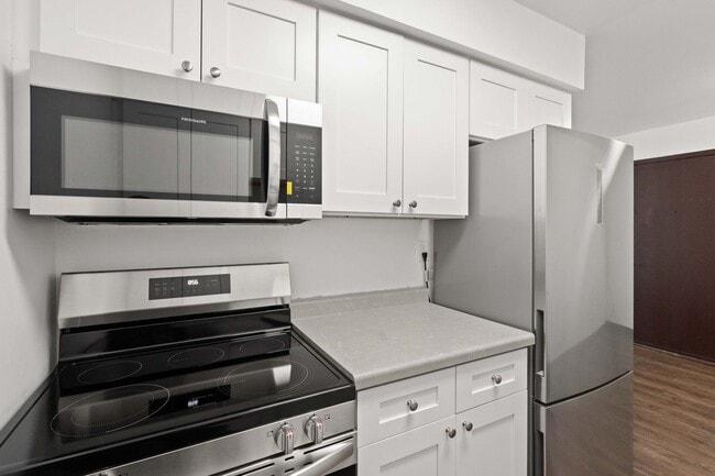 Building Photo - Hillcrest Apartments