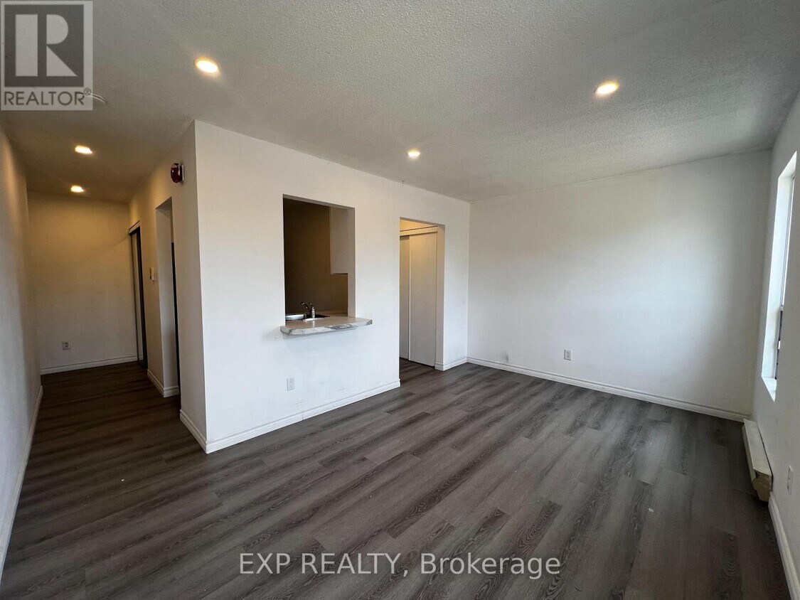 Photo principale - 102-102 Greensides Ave