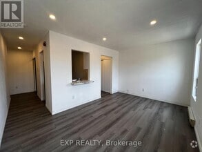 Building Photo - 102-102 Greensides Ave