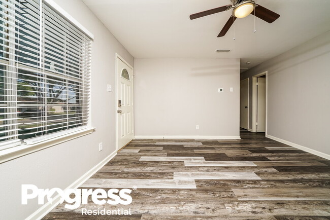 Building Photo - 6431 Moonhill Dr