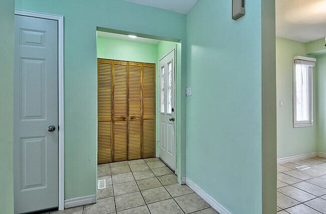 Photo du bâtiment - 174 Wright Crescent