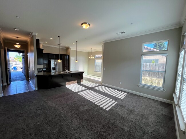 Building Photo - 4396 Wickson Pl
